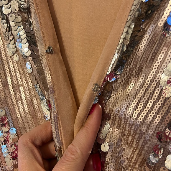 Show stopping sequined top! - Picture 3 of 5